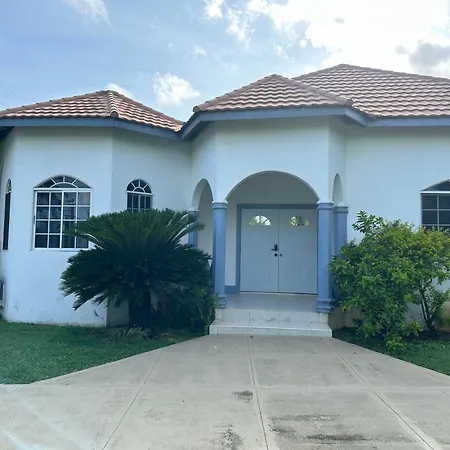 River Oaks Villa